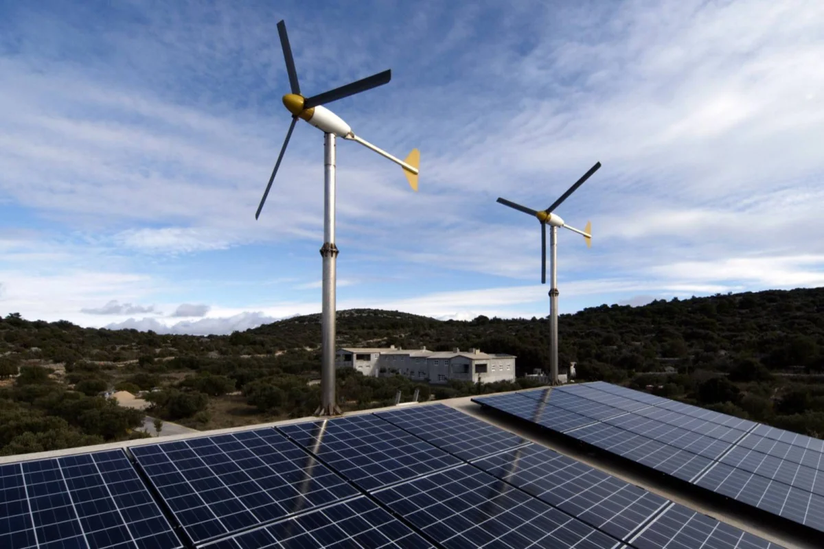 Vypadá jako satelit, ale vyrábí proud. Německá turbína je velká jako anténa a v zimě porazí i soláry